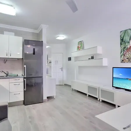 Little Gem, Panoramic Balcony, Con Air, Pool, Wifi Apartment