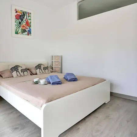 Little Gem, Panoramic Balcony, Con Air, Pool, Wifi *