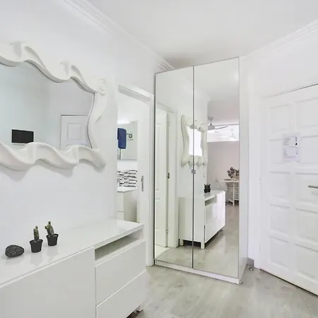 Little Gem, Panoramic Balcony, Con Air, Pool, Wifi Apartment